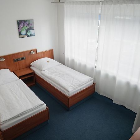 杜塞尔多夫候机厅住宿加早餐旅馆 外观 照片